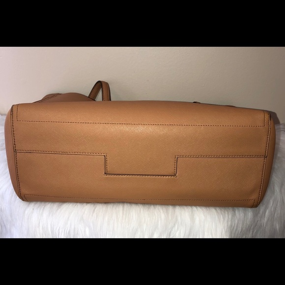 Tory Burch Robinson Tote(shoes sold)used - Picture 4 of 8
